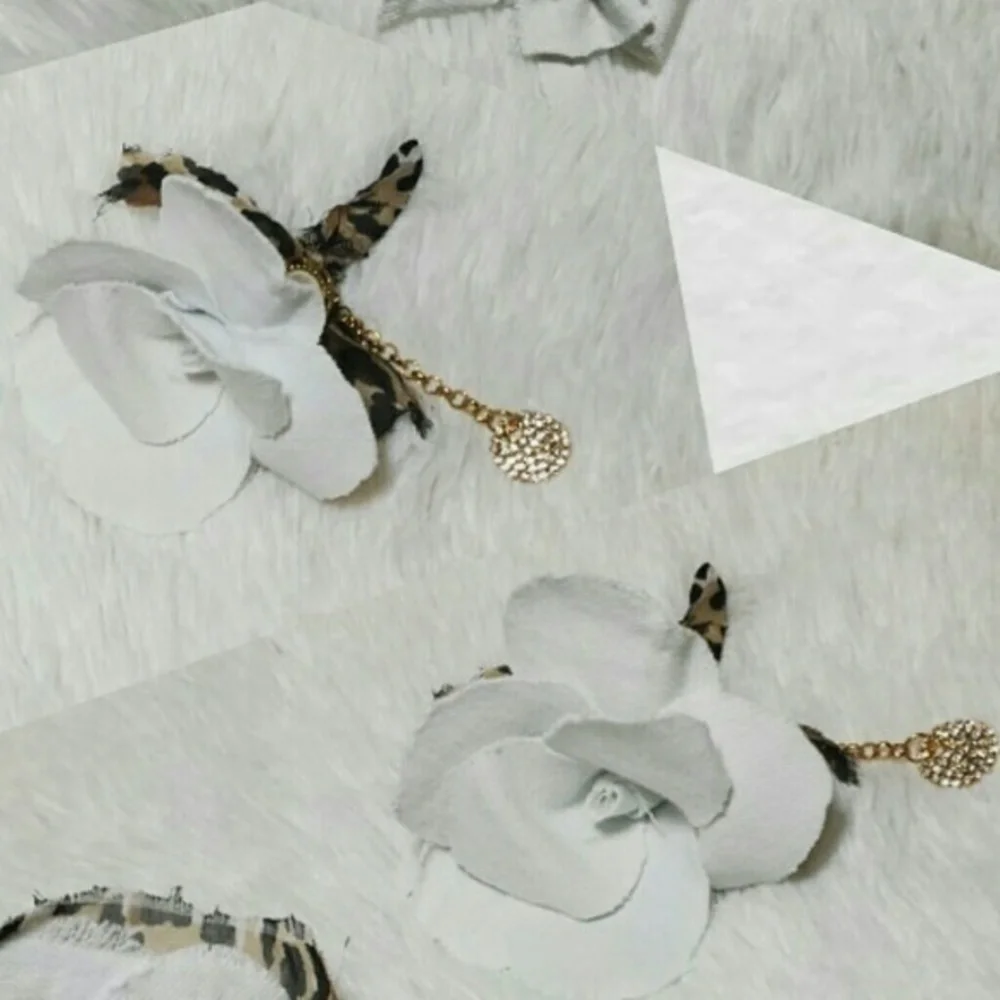 Tasty Raw Edge White Denim Icy Leopard Rose Pin